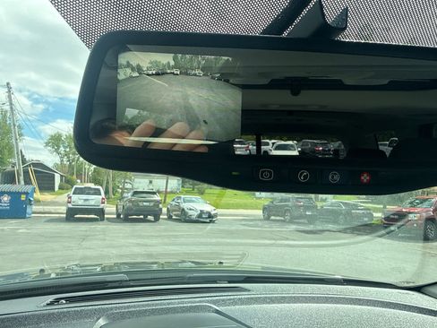 Used 2011 GMC Acadia SLE FWD image 24