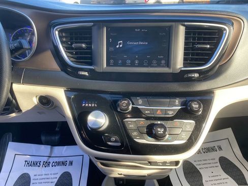 Used 2020 Chrysler Voyager LX image 20
