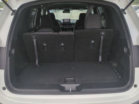 Used 2025 Honda Pilot Sport image 34
