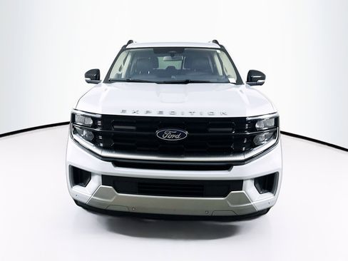 Used 2025 Ford Expedition Platinum AWD/4WD image 2