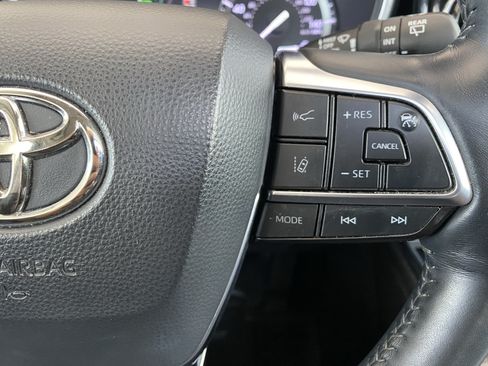 Used 2021 Toyota Highlander Platinum AWD/4WD image 7