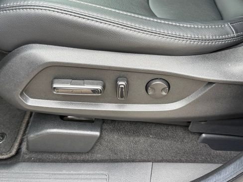 Certified 2025 Honda Pilot Touring image 30