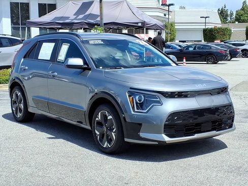 Used 2024 Kia Niro Wind FWD image 3