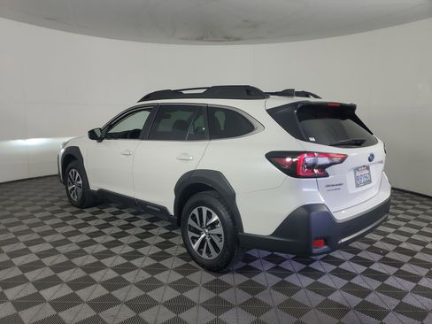 Used 2025 Subaru Outback Premium image 6