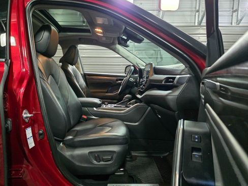 Used 2020 Toyota Highlander Limited image 15