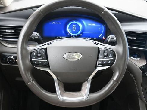 Used 2022 Ford Explorer Platinum w/ Equipment Group 601A AWD/4WD image 25