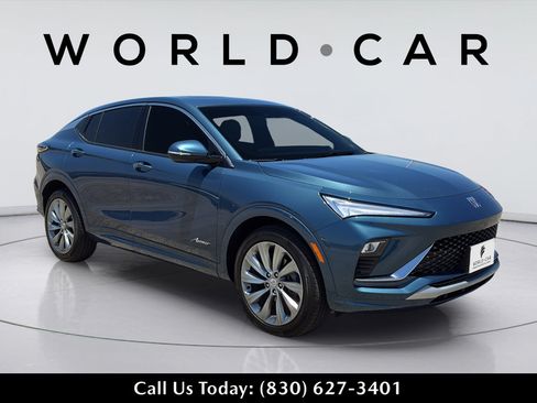 Used 2025 Buick Envista Avenir FWD image 2