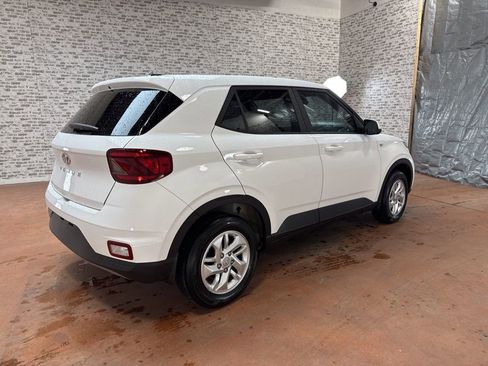 Used 2025 Hyundai Venue SE image 7