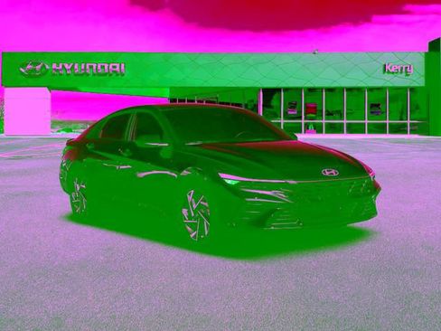 Used 2025 Hyundai Elantra SEL FWD image 11