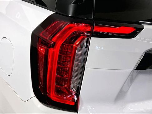 Certified 2023 GMC Yukon XL AT4 w/ AT4 Premium Package AWD/4WD image 28