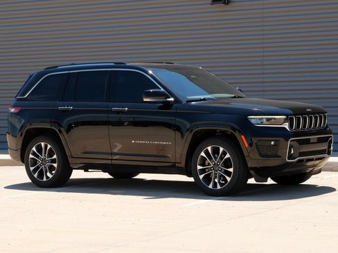 Used 2023 Jeep Grand Cherokee Overland w/ Luxury Tech Group IV AWD/4WD image 1