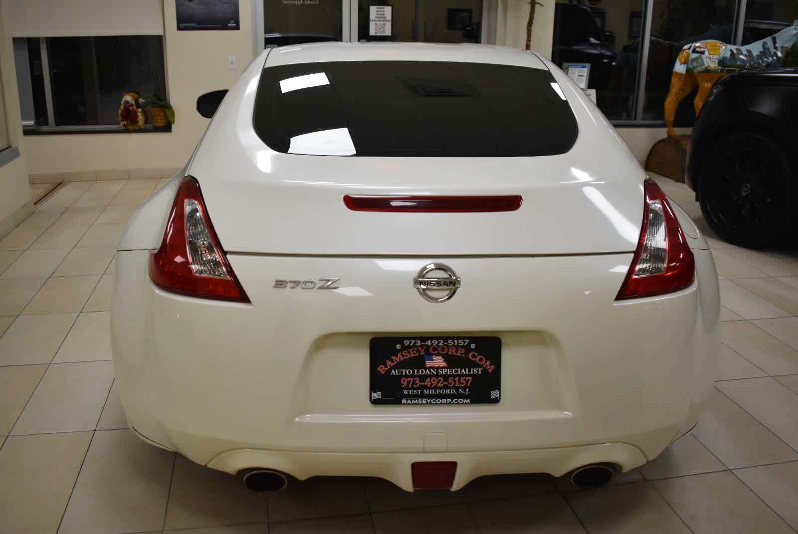 Used 2014 Nissan 370Z Coupe RWD image 5