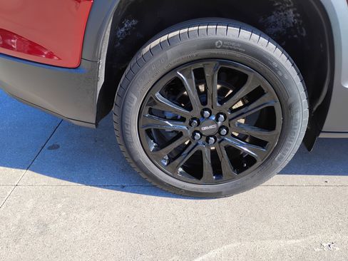 Used 2023 GMC Acadia SLE w/ Driver Convenience Package image 26