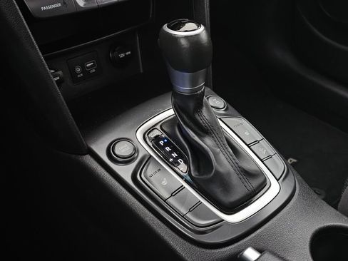 Used 2018 Hyundai Kona Limited image 24