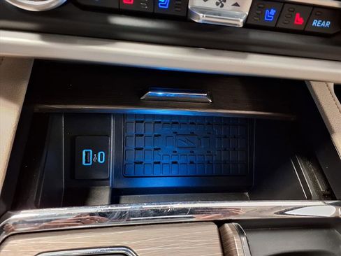 Used 2023 Ford Expedition Limited image 36