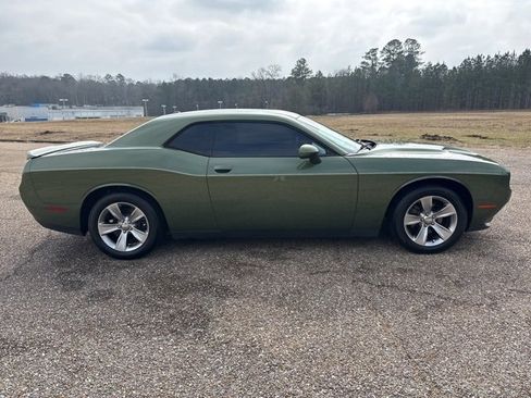 Used 2018 Dodge Challenger SXT image 7