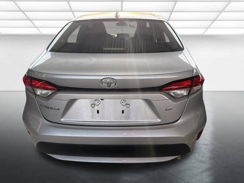 Used 2021 Toyota Corolla LE FWD image 3