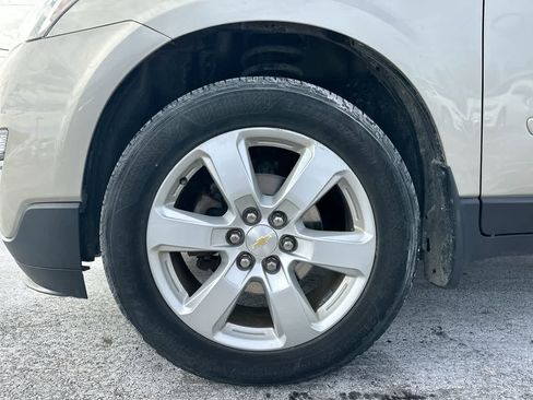 Used 2017 Chevrolet Traverse LT w/ Style and Technology Package image 19