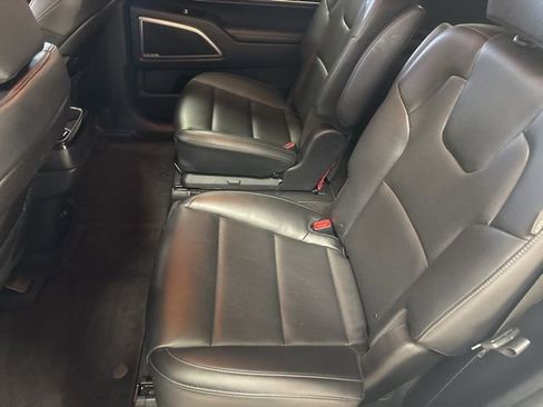 Used 2024 Kia Telluride S FWD image 11