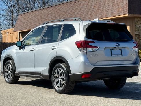 Used 2022 Subaru Forester Premium AWD/4WD image 3