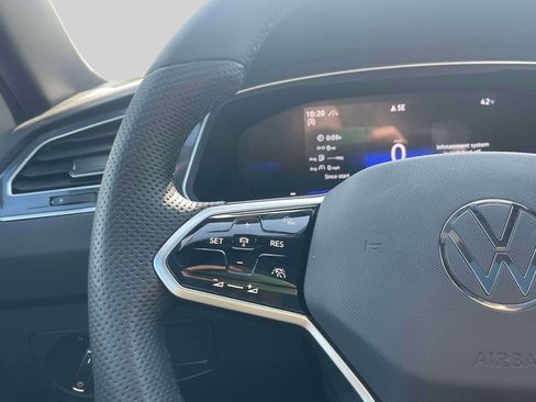 Used 2024 Volkswagen Tiguan SE R-Line image 22