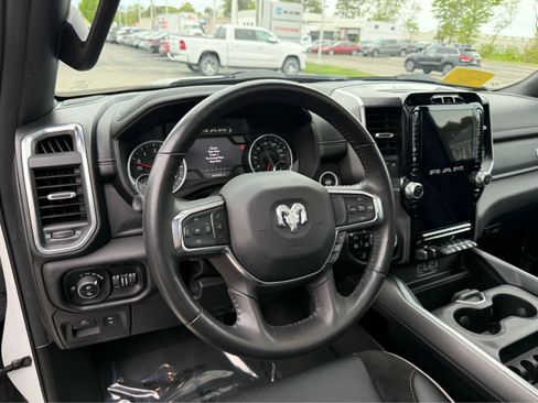 Used 2024 RAM 1500 Laramie AWD/4WD image 14