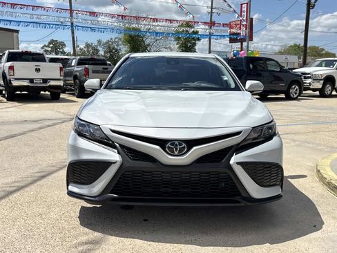 Used 2024 Toyota Camry SE image 2
