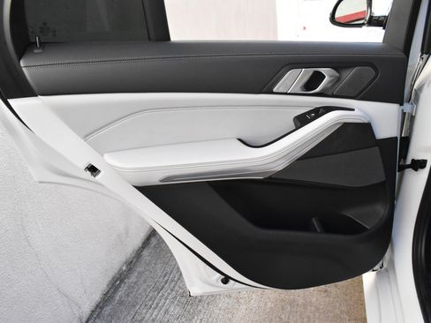 Used 2023 BMW X5 sDrive40i w/ M Sport Package image 28