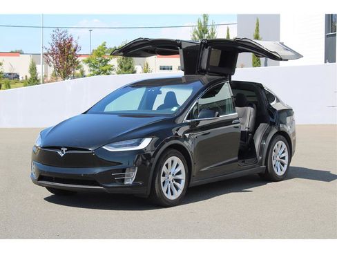 Used 2018 Tesla Model X 75D AWD/4WD image 10