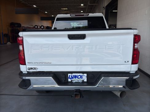 Used 2021 Chevrolet Silverado 2500 LT w/ Fleet Comfort Package AWD/4WD image 4