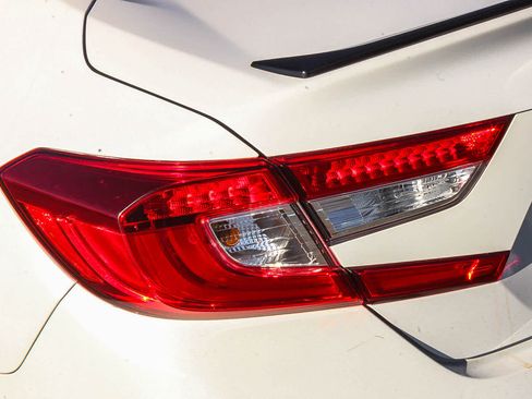 Used 2022 Honda Accord Sport image 9