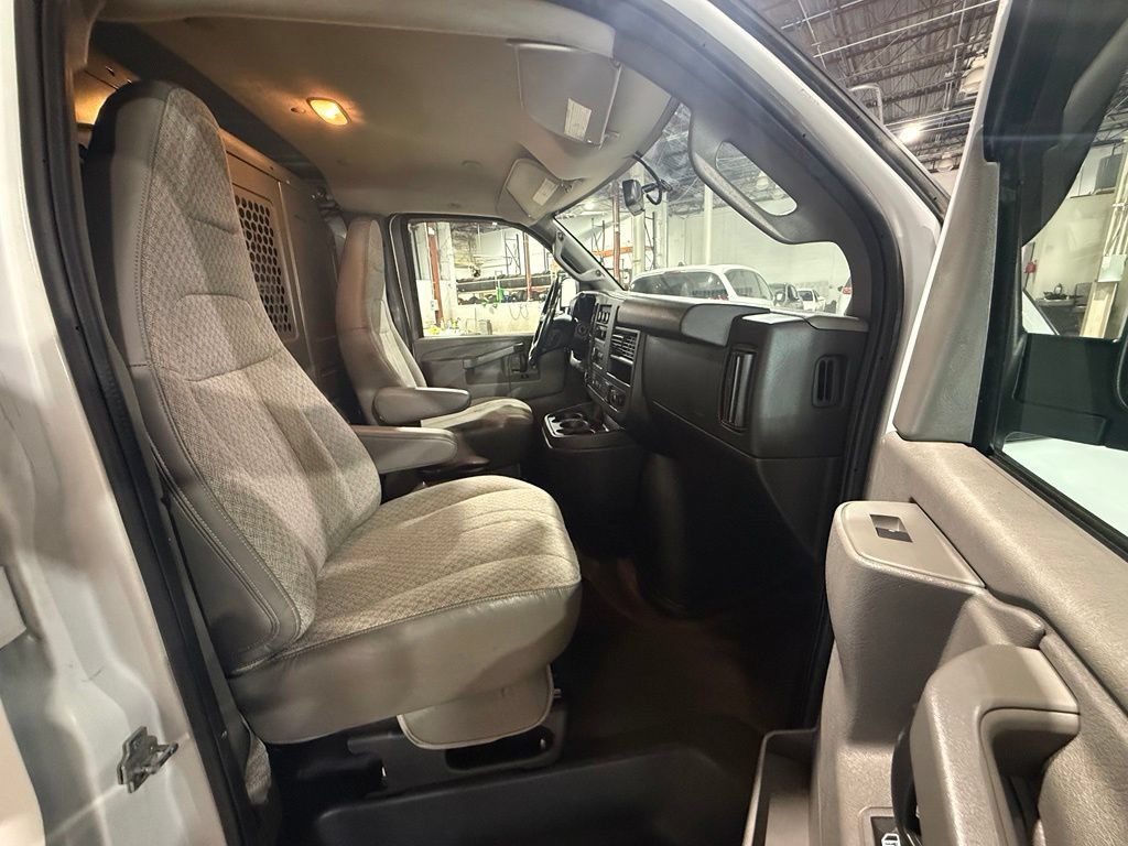 Used 2018 GMC Savana 2500 w/ Driver Convenience Package RWD image 19