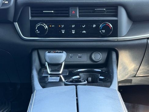 Used 2023 Nissan Rogue S AWD/4WD image 30