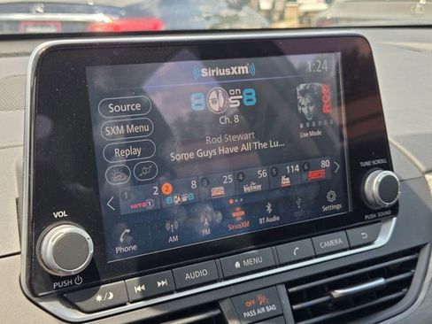 Used 2025 Nissan Altima 2.5 SV image 14