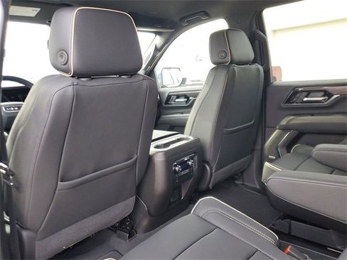 New 2026 GMC Yukon Elevation image 13