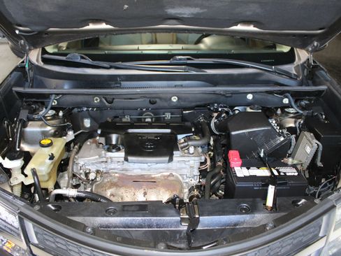 Used 2013 Toyota RAV4 Limited image 29