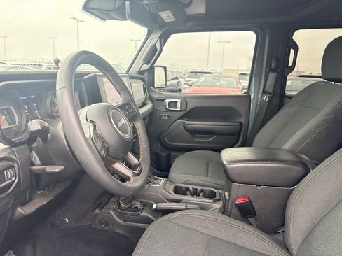 Used 2024 Jeep Gladiator Sport image 12