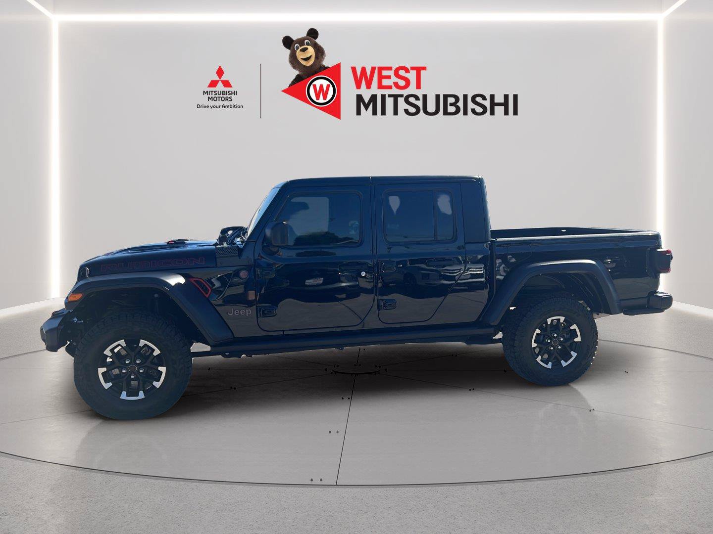 Used 2024 Jeep Gladiator Rubicon w/ Technology Group AWD/4WD image 2