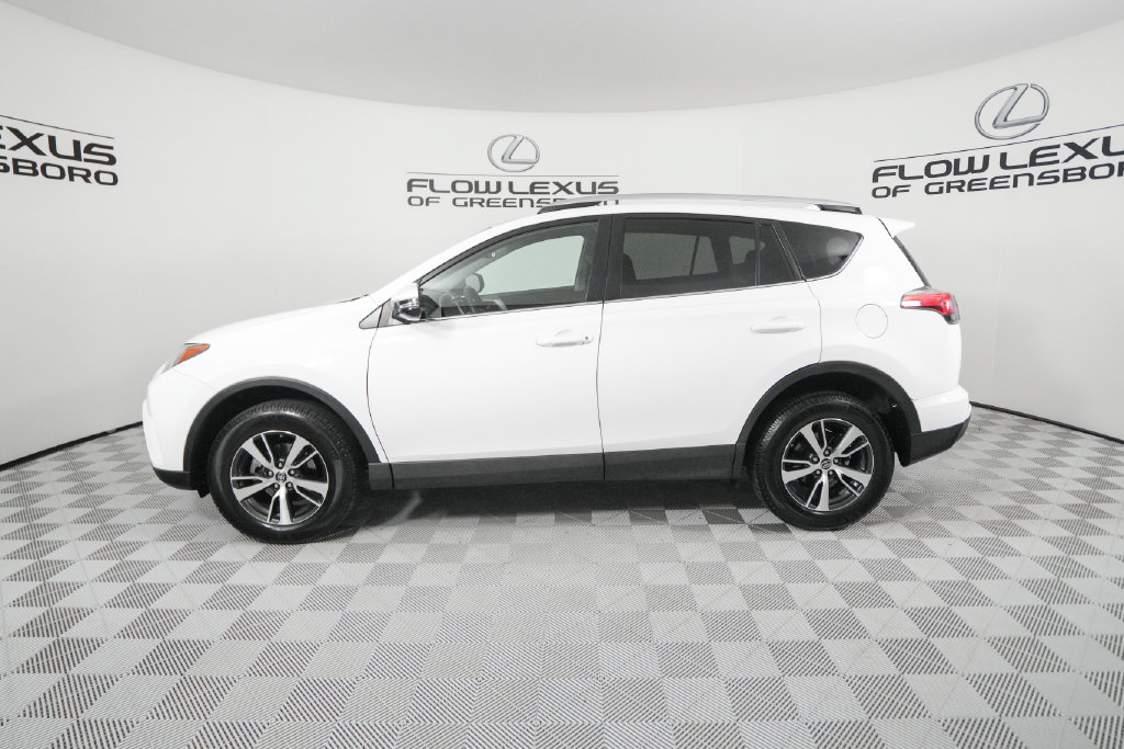 Used 2016 Toyota RAV4 XLE w/ Convenience Package AWD/4WD image 4