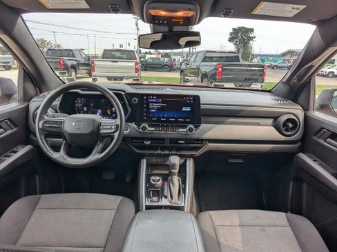 Used 2024 Chevrolet Colorado Trail Boss w/ Advanced Trailering Package AWD/4WD image 12