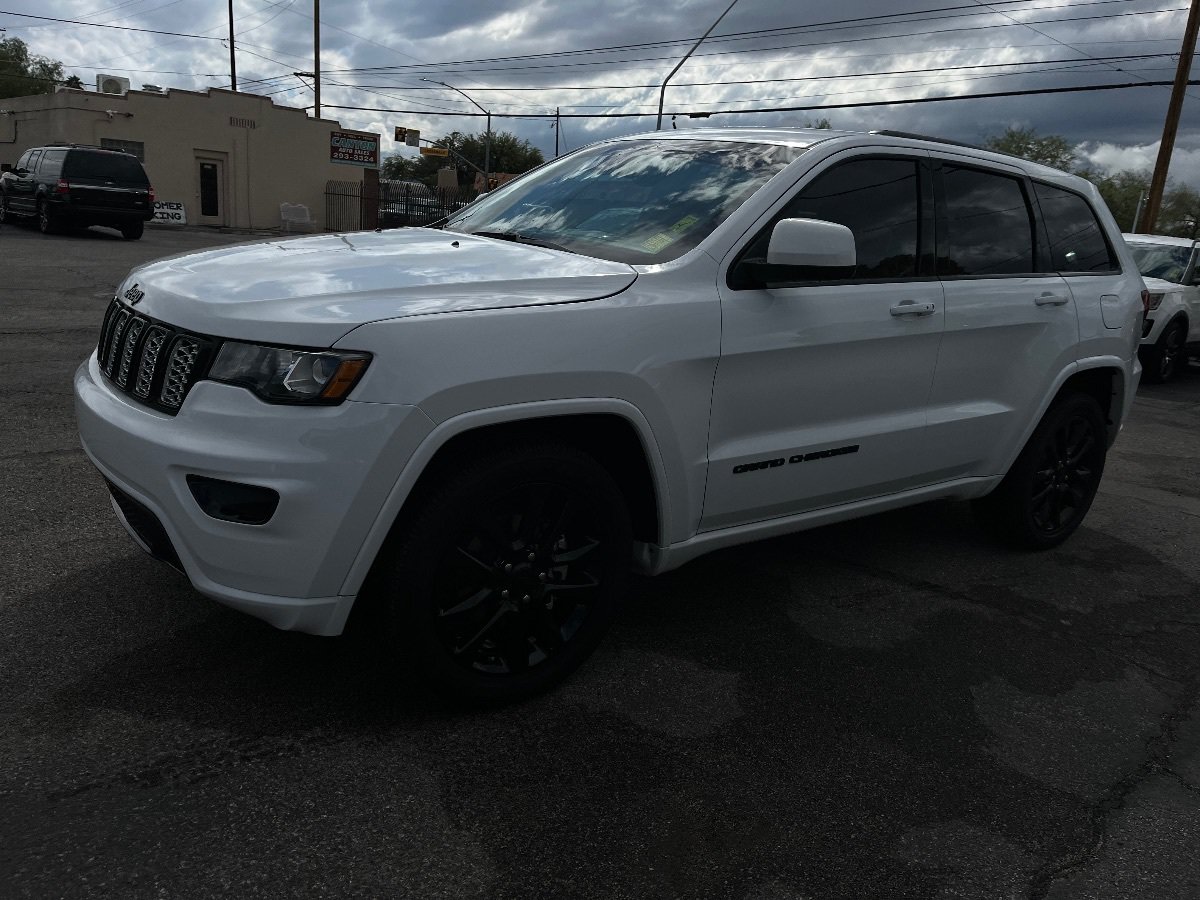 Used 2020 Jeep Grand Cherokee Altitude RWD image 10