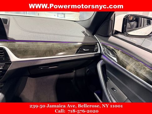 Used 2020 BMW 530e w/ M Sport Package image 28
