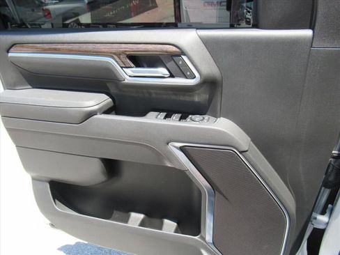 Used 2025 GMC Sierra 2500 SLE AWD/4WD image 20