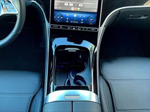 Used 2025 Mercedes-Benz GLC 300 4MATIC image 24