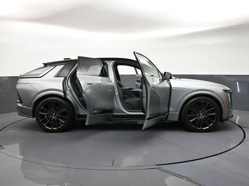 Certified 2026 Cadillac Lyriq V AWD/4WD image 33