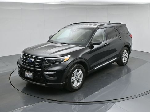 Used 2024 Ford Explorer XLT w/ Equipment Group 202A RWD image 41