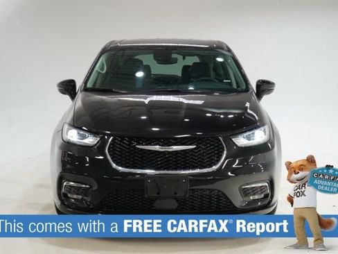 Used 2024 Chrysler Pacifica Touring-L image 2