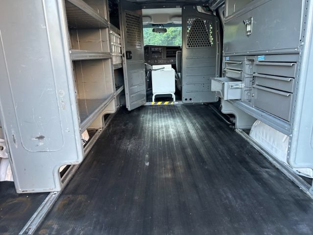 Used 2018 Chevrolet Express 2500 w/ Driver Convenience Package RWD image 33