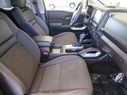 Used 2023 Nissan Frontier SV w/ Technology Package image 16