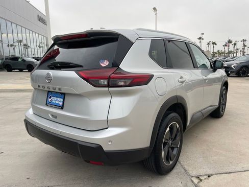 Certified 2025 Nissan Rogue SV w/ SV Premium Package FWD image 3
